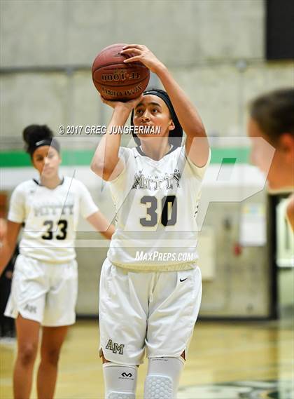Thumbnail 3 in Archbishop Mitty vs. Oak Ridge (Elite Showcase) photogallery.