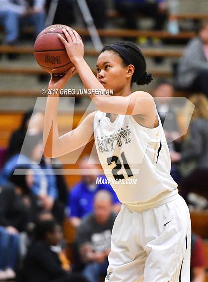 Thumbnail 1 in Archbishop Mitty vs. Oak Ridge (Elite Showcase) photogallery.