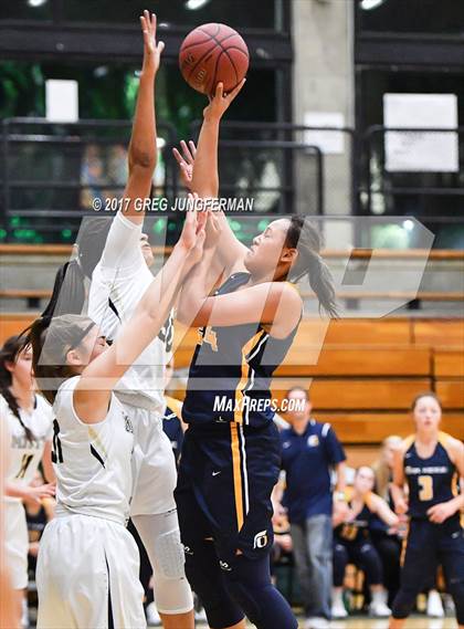 Thumbnail 1 in Archbishop Mitty vs. Oak Ridge (Elite Showcase) photogallery.