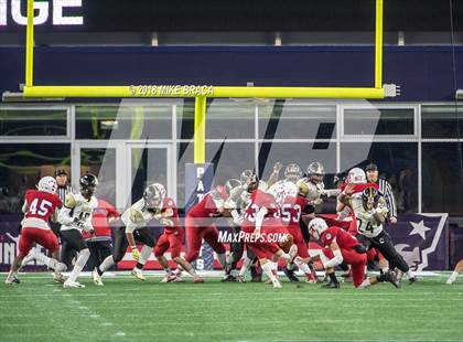 Thumbnail 2 in Tewksbury Memorial vs. Central (MIAA Division 3 Final) photogallery.
