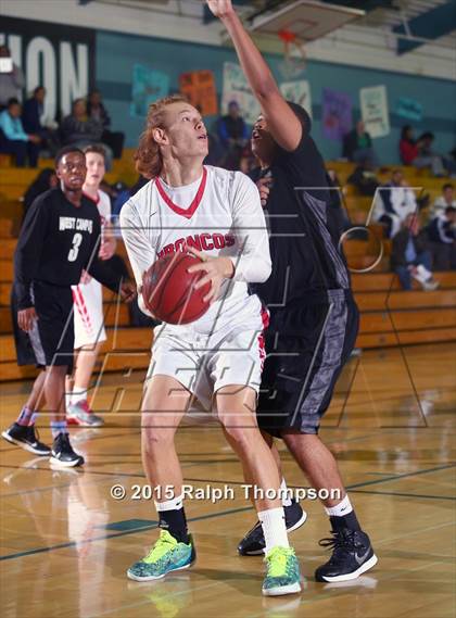 Thumbnail 2 in West Campus vs. Bella Vista (Adidas Challenge) photogallery.