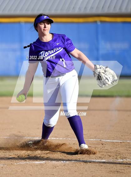 Thumbnail 2 in Rockdale vs Florence photogallery.