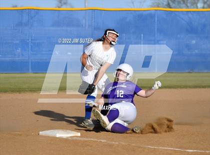 Thumbnail 2 in Rockdale vs Florence photogallery.