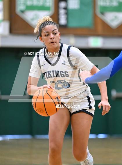 Thumbnail 3 in La Jolla Country Day vs. Pleasant Valley (St. Mary's MLK Classic) photogallery.
