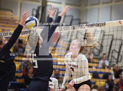 Thumbnail 3 in Valley Christian vs. Palos Verdes (CIF State D1 Final) photogallery.