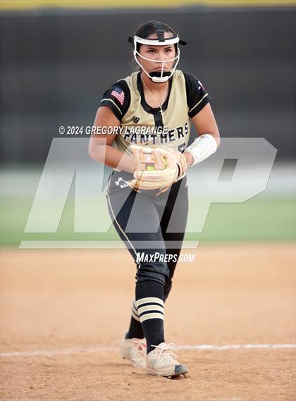 Thumbnail 2 in Keller Central vs Fossil Ridge photogallery.