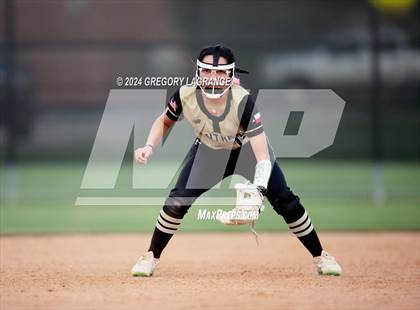 Thumbnail 2 in Keller Central vs Fossil Ridge photogallery.