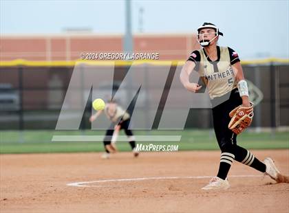 Thumbnail 1 in Keller Central vs Fossil Ridge photogallery.