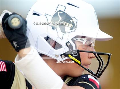 Thumbnail 2 in Keller Central vs Fossil Ridge photogallery.