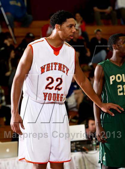 Thumbnail 3 in Whitney Young vs Long Beach Poly (Spalding Hoophall Classic) photogallery.