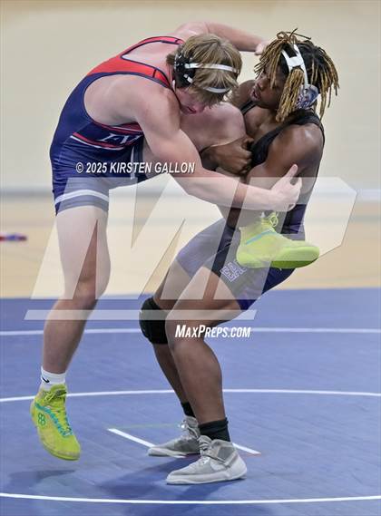 Thumbnail 3 in Fort Worth Country Day Boys Wrestling Invitational photogallery.