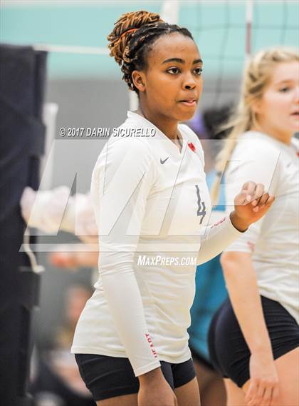 Thumbnail 2 in Sacred Heart vs. Beckman (Nike Tournament of Champions) photogallery.