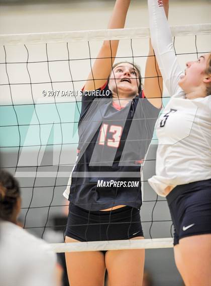 Thumbnail 3 in Sacred Heart vs. Beckman (Nike Tournament of Champions) photogallery.