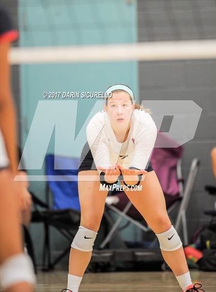 Thumbnail 3 in Sacred Heart vs. Beckman (Nike Tournament of Champions) photogallery.