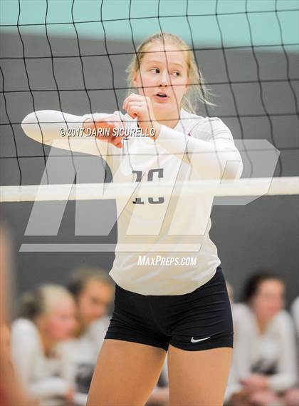 Thumbnail 1 in Sacred Heart vs. Beckman (Nike Tournament of Champions) photogallery.