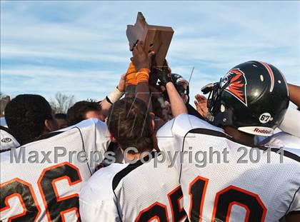 Thumbnail 2 in Suffield Academy vs. Belmont Hill (Tom Flaherty Bowl) photogallery.