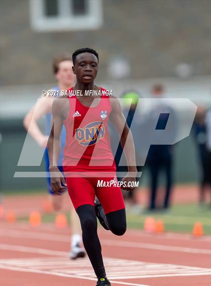 Thumbnail 1 in Harold Scott Invitational (400 Meter) photogallery.