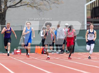 Thumbnail 2 in Harold Scott Invitational (400 Meter) photogallery.