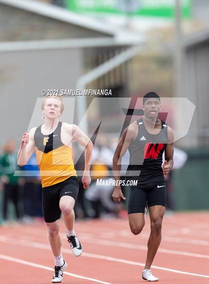 Thumbnail 2 in Harold Scott Invitational (400 Meter) photogallery.