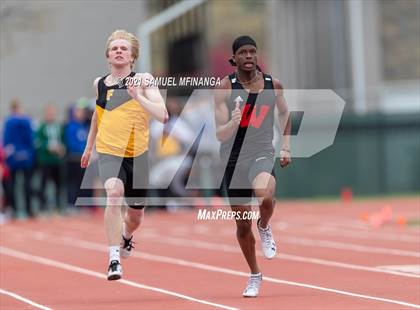 Thumbnail 2 in Harold Scott Invitational (400 Meter) photogallery.