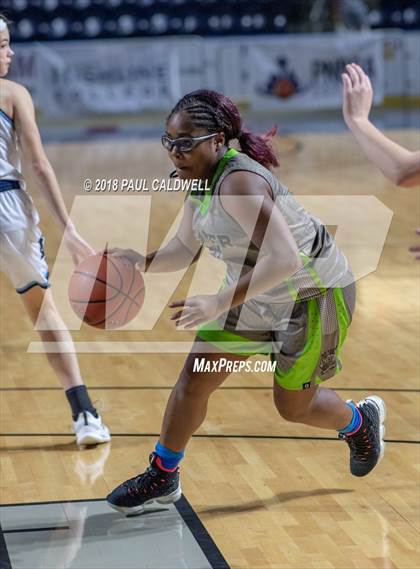Thumbnail 2 in Beamer vs. Lynden Christian photogallery.
