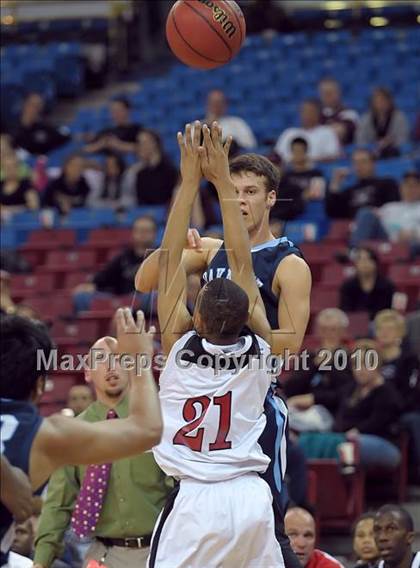 Thumbnail 2 in Oakmont vs. Fairfield (CIF SJS D2 Playoffs) photogallery.