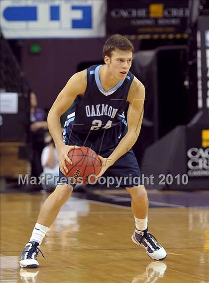 Thumbnail 3 in Oakmont vs. Fairfield (CIF SJS D2 Playoffs) photogallery.