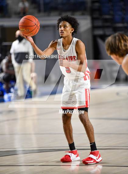 Thumbnail 2 in Bellaire v Stratford (UIL 6A Bi-District Playoff) photogallery.