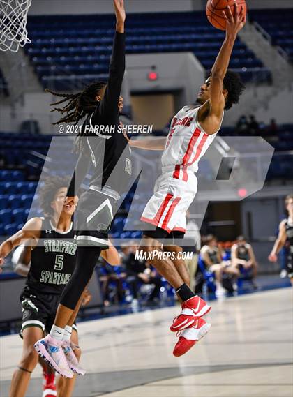 Thumbnail 1 in Bellaire v Stratford (UIL 6A Bi-District Playoff) photogallery.