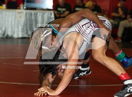 Thumbnail 1 in Ayala Varsity Tournament photogallery.