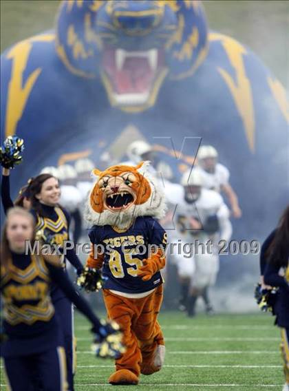 Thumbnail 3 in Stony Point vs. Trinity (Texas 5A D1 Semifinals) photogallery.