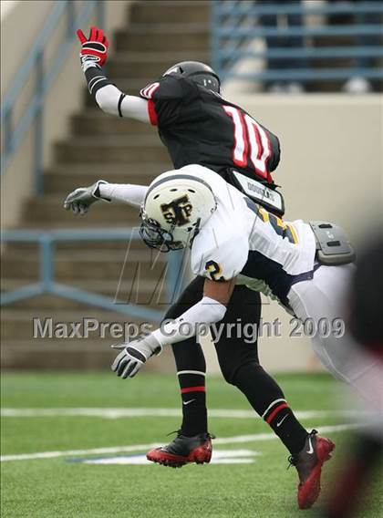 Thumbnail 1 in Stony Point vs. Trinity (Texas 5A D1 Semifinals) photogallery.