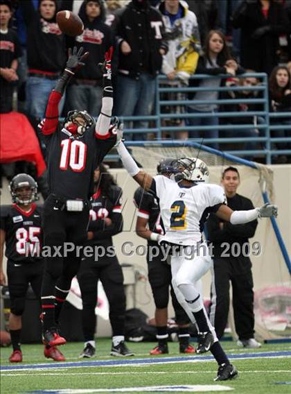 Thumbnail 3 in Stony Point vs. Trinity (Texas 5A D1 Semifinals) photogallery.