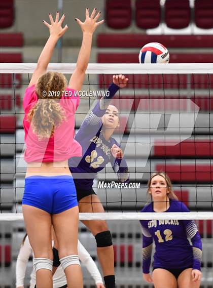 Thumbnail 1 in Valley View vs. Berryville (AAA 4A Quarterfinal Playoff) photogallery.