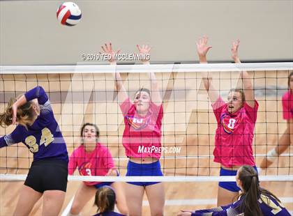 Thumbnail 3 in Valley View vs. Berryville (AAA 4A Quarterfinal Playoff) photogallery.
