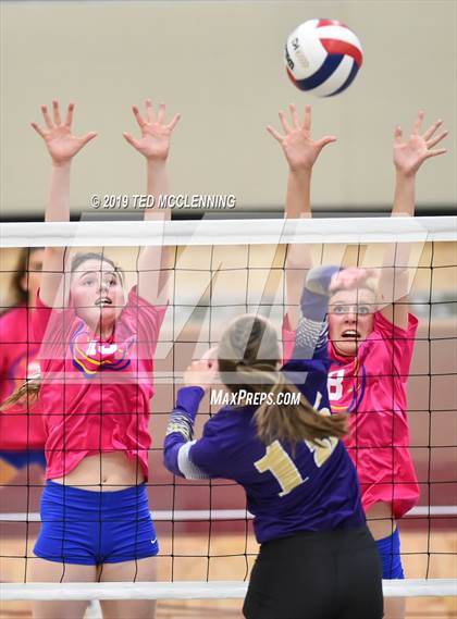 Thumbnail 1 in Valley View vs. Berryville (AAA 4A Quarterfinal Playoff) photogallery.