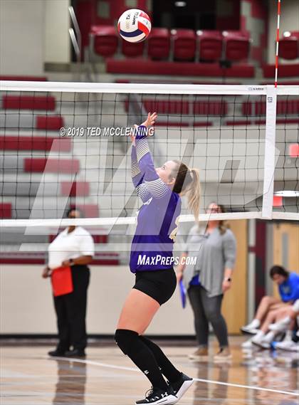 Thumbnail 2 in Valley View vs. Berryville (AAA 4A Quarterfinal Playoff) photogallery.