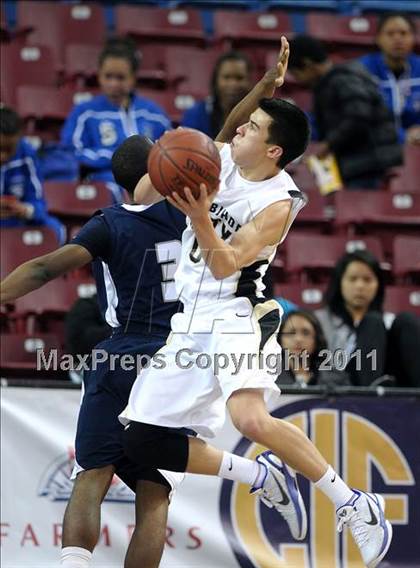 Thumbnail 3 in Archbishop Mitty vs. Summit (CIF State D2 Final) photogallery.