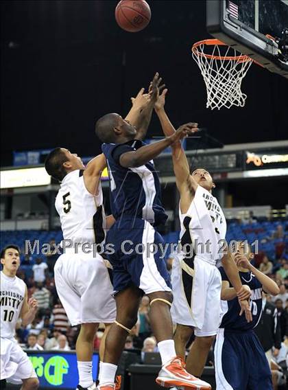 Thumbnail 3 in Archbishop Mitty vs. Summit (CIF State D2 Final) photogallery.