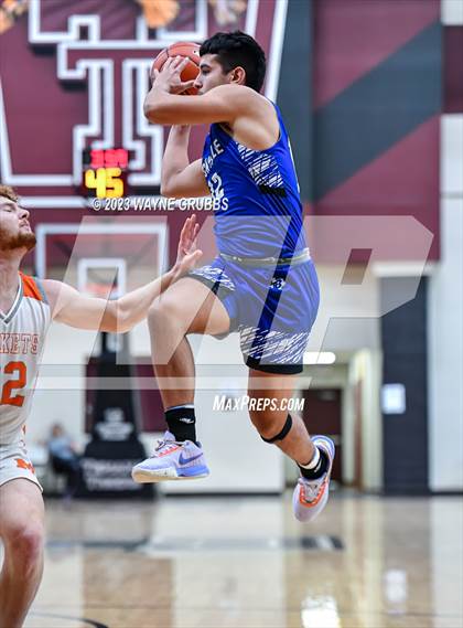 Thumbnail 1 in Beckville vs. Mineola (Holiday Hoops Classic) photogallery.