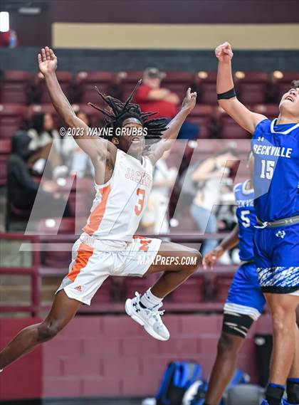 Thumbnail 2 in Beckville vs. Mineola (Holiday Hoops Classic) photogallery.