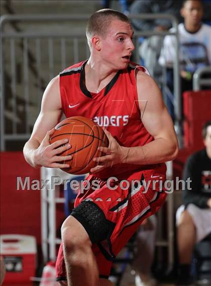 Thumbnail 3 in Marcus vs. Yates (Thanksgiving Hoofest) photogallery.