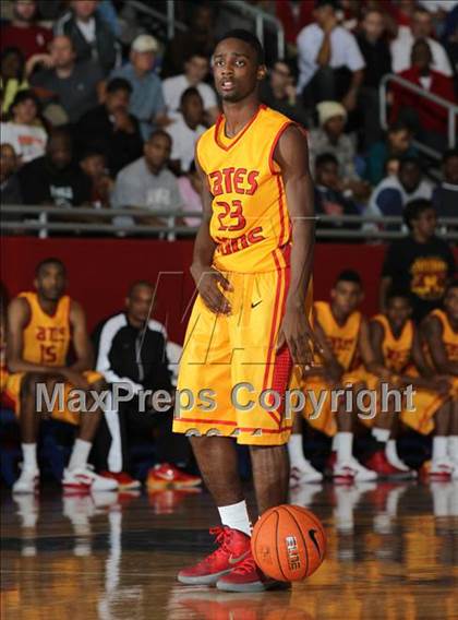 Thumbnail 3 in Marcus vs. Yates (Thanksgiving Hoofest) photogallery.