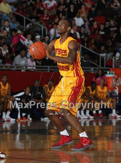 Thumbnail 2 in Marcus vs. Yates (Thanksgiving Hoofest) photogallery.