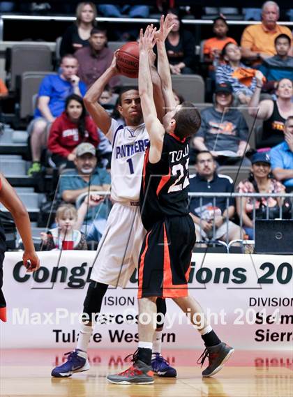Thumbnail 3 in Coalinga vs Washington Union (CIF CS D4 Final) photogallery.