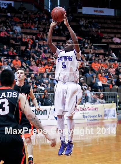 Thumbnail 3 in Coalinga vs Washington Union (CIF CS D4 Final) photogallery.