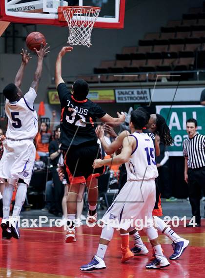 Thumbnail 1 in Coalinga vs Washington Union (CIF CS D4 Final) photogallery.