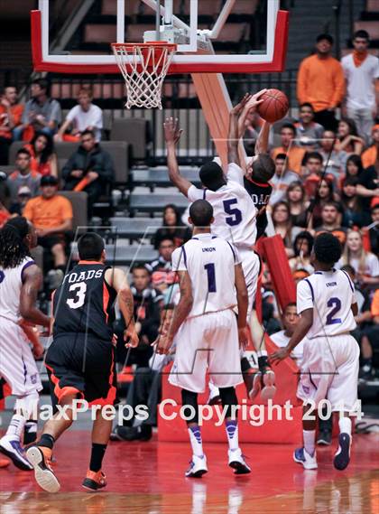 Thumbnail 2 in Coalinga vs Washington Union (CIF CS D4 Final) photogallery.