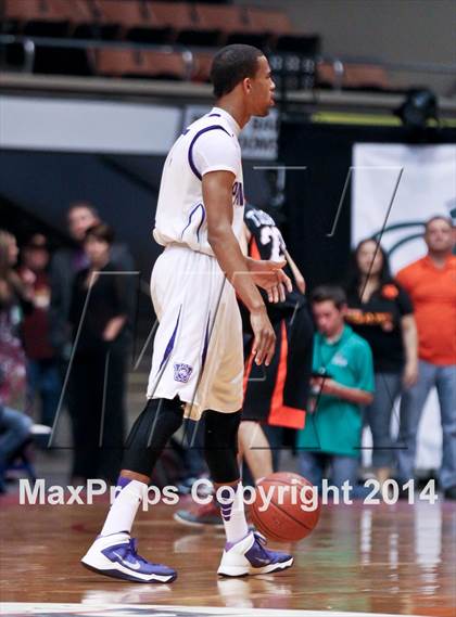 Thumbnail 2 in Coalinga vs Washington Union (CIF CS D4 Final) photogallery.