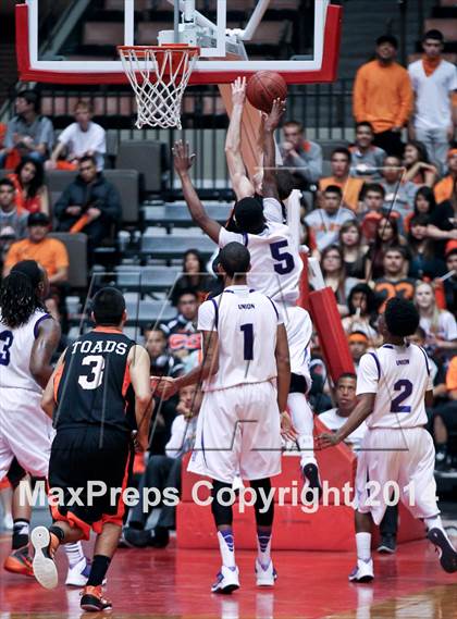 Thumbnail 3 in Coalinga vs Washington Union (CIF CS D4 Final) photogallery.